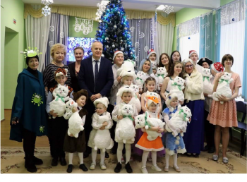 Почётный консул передал новогодние подарки Социально-педагогическому центру Московского района города Минска.